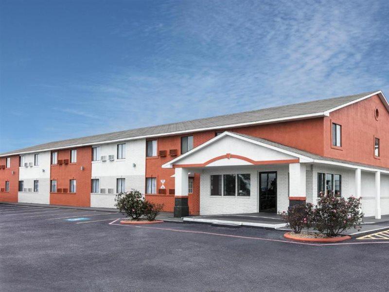 Howard Johnson By Wyndham Near Schlitterbahn New Braunfels Εξωτερικό φωτογραφία