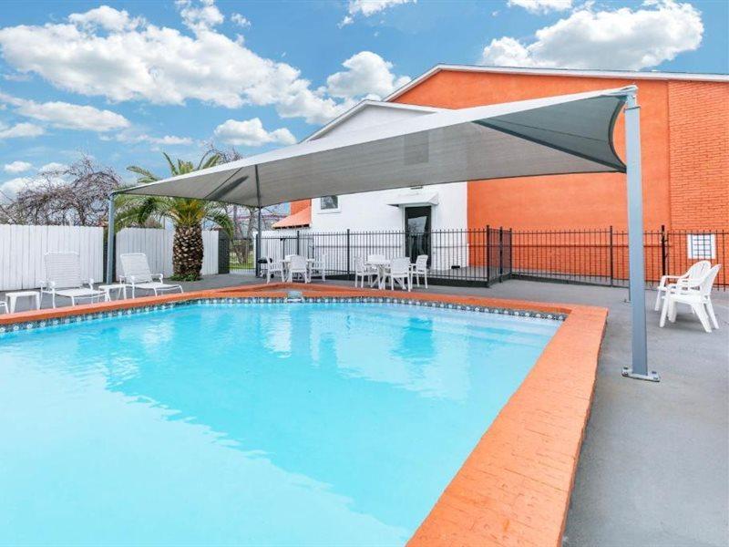 Howard Johnson By Wyndham Near Schlitterbahn New Braunfels Εξωτερικό φωτογραφία