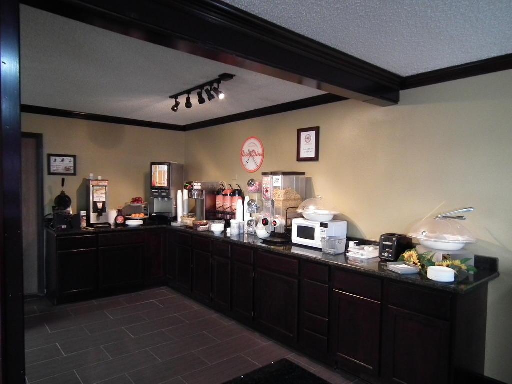 Howard Johnson By Wyndham Near Schlitterbahn New Braunfels Εξωτερικό φωτογραφία